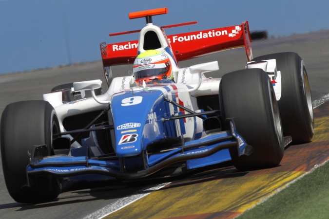 Photo: Oliver Turvey - iSport International - Dallara GP2/08 - Renault