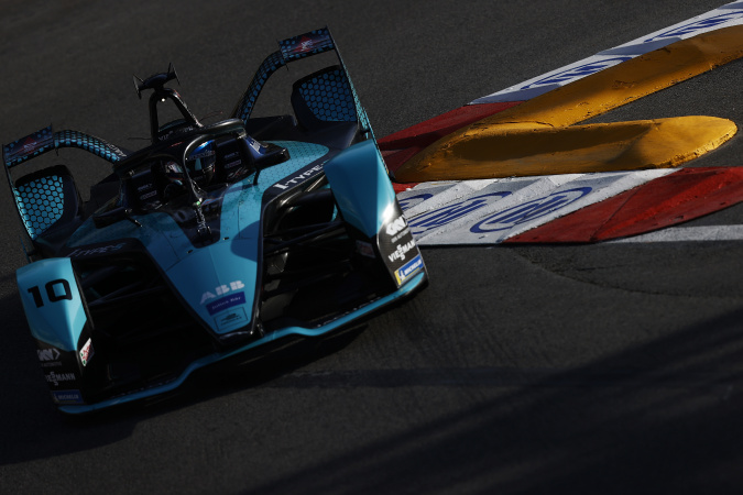 Photo: Sam Bird - Jaguar Racing - Spark SRT 05E - Jaguar
