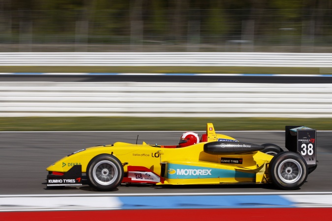 Photo: Sandro Zeller - Jo Zeller Racing - Dallara F305 - AMG Mercedes