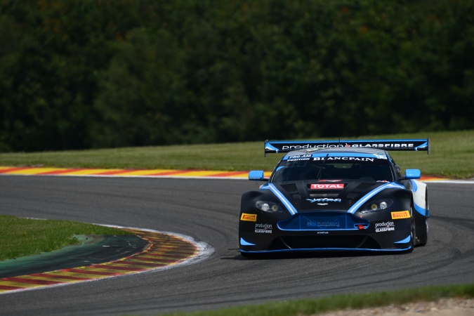 Photo: John GawPhil DryburghTom Onslow-ColePaul White - Kinfaun Racing - Aston Martin Vantage GT3 V12