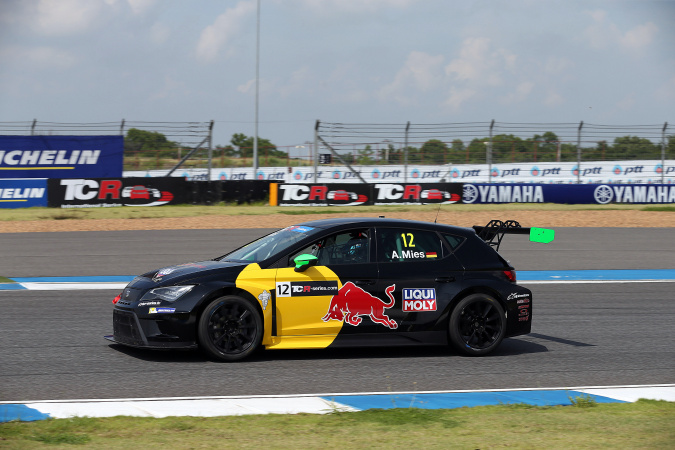 Photo: Alexander Mies - Kratingdaeng Racing Team - Seat Leon Cup Racer TCR