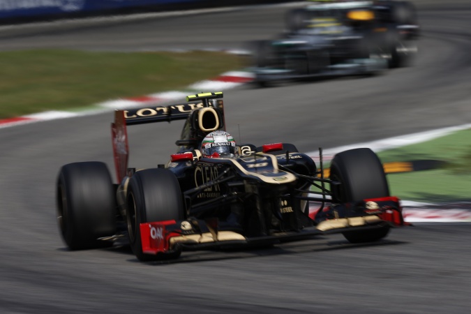 Photo: Jerome d'Ambrosio - Lotus F1 Team - Lotus E20 - Renault