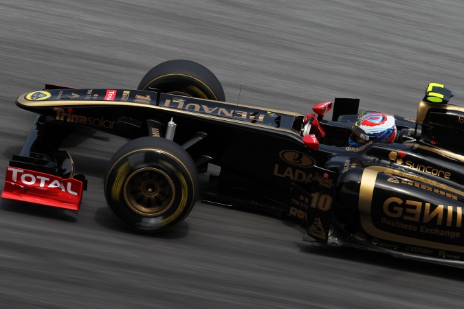 Photo: Vitaly Petrov - Lotus Renault GP - Renault R31