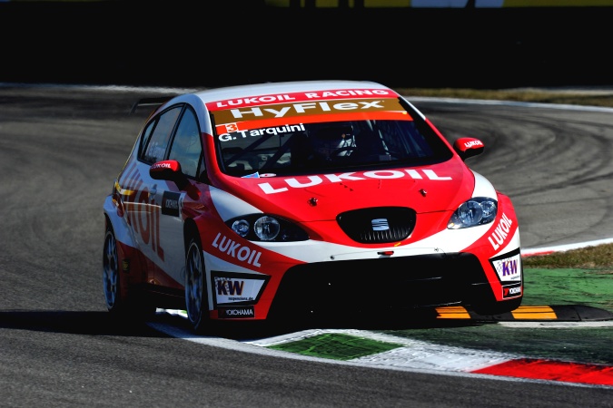 Photo: Gabriele Tarquini - Lukoil Racing Team - Seat Leon 1.6T