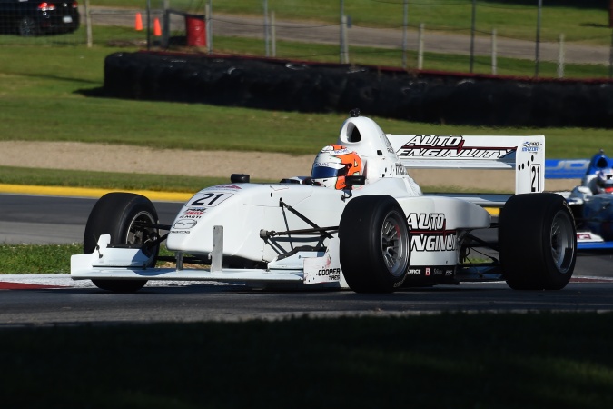 Photo: Victor Franzoni - M1 Racing - Elan Star Pro - Mazda