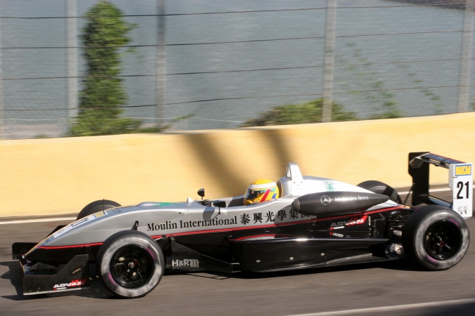Photo: Lewis Hamilton - Manor Motorsport - Dallara F302 - AMG Mercedes