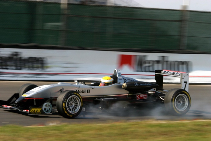 Photo: Lewis Hamilton - Manor Motorsport - Dallara F302 - AMG Mercedes