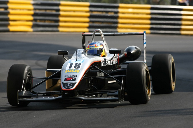 Photo: James Jakes - Manor Motorsport - Dallara F305 - AMG Mercedes