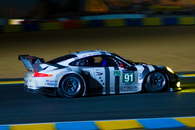 Photo: Patrick PiletJörg BergmeisterNick Tandy - Manthey Racing - Porsche 911 RSR (991)