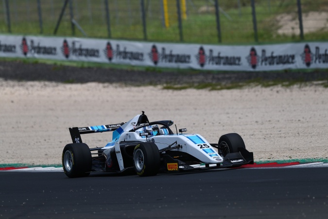 Photo: Alexandre Bardinon - Mas Du Clos Racing - Tatuus F3 T-318 - Alfa Romeo
