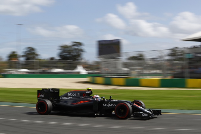 Photo: Jenson Button - McLaren - McLaren MP4-31 - Honda