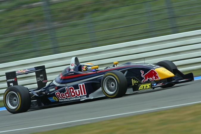 Photo: Sebastien Buemi - Mücke Motorsport - Dallara F305 - AMG Mercedes