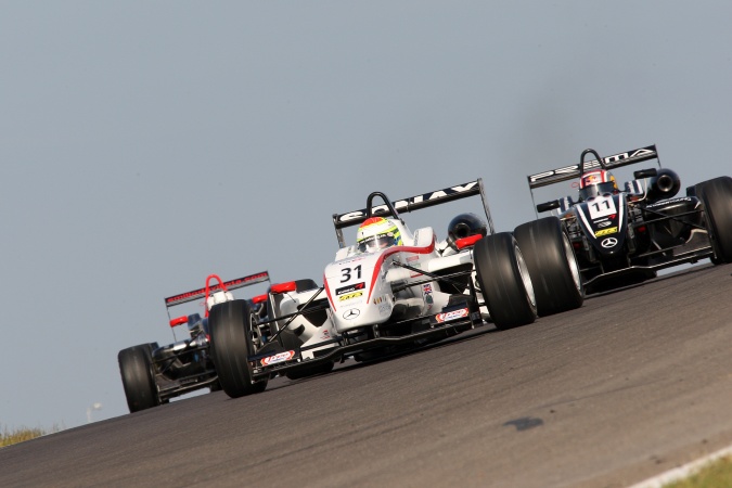 Photo: Alexander Sims - Mücke Motorsport - Dallara F308 - AMG Mercedes