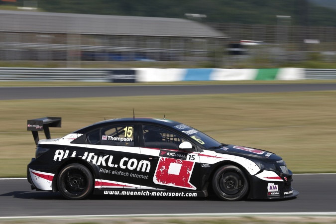 Photo: James Thompson - Münnich Motorsport - Chevrolet Cruze RML TC1