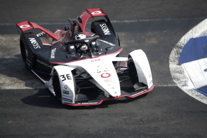 Photo: Andre Lotterer - Porsche AG - Spark SRT 05E - Porsche