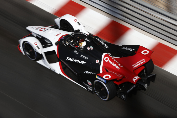 Photo: Pascal Wehrlein - Porsche AG - Spark SRT 05E - Porsche