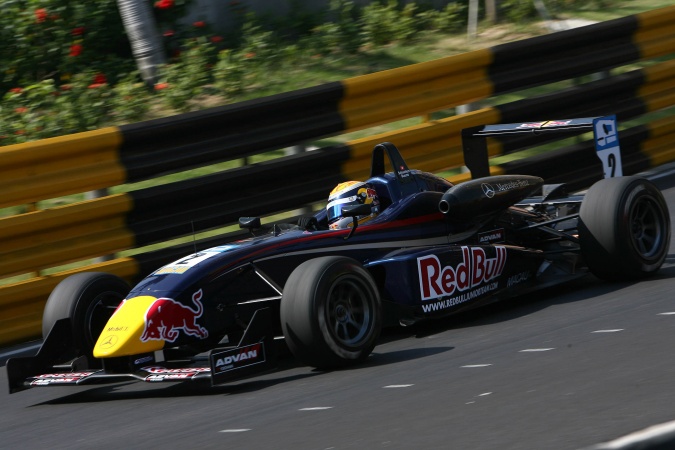 Photo: Sebastien Buemi - Räikkönen Robertson Racing - Dallara F305 - AMG Mercedes