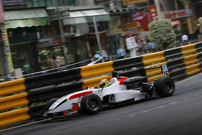 Photo: Mike Conway - Räikkönen Robertson Racing - Dallara F305 - AMG Mercedes