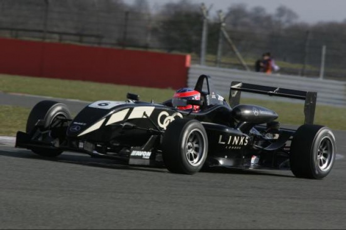 Photo: Henry Arundel - Räikkönen Robertson Racing - Dallara F308 - AMG Mercedes