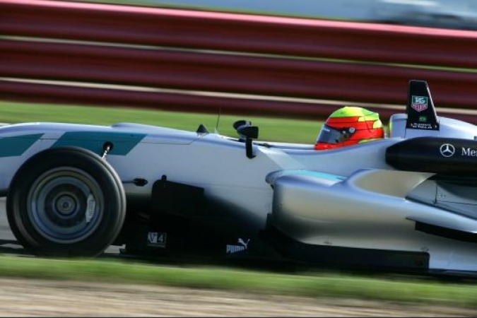 Photo: Clemente, jr. de Faria - Räikkönen Robertson Racing - Dallara F308 - AMG Mercedes