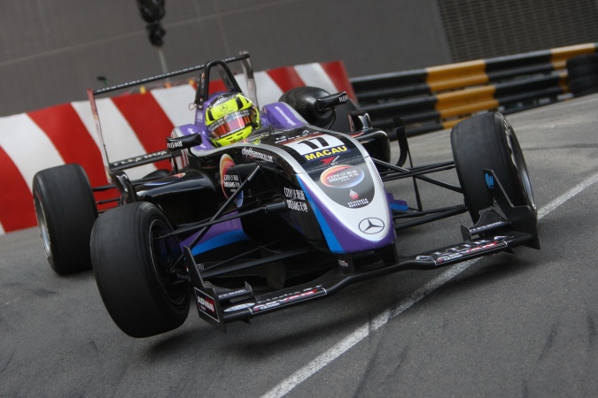 Photo: Renger van der Zande - Räikkönen Robertson Racing - Dallara F308 - AMG Mercedes
