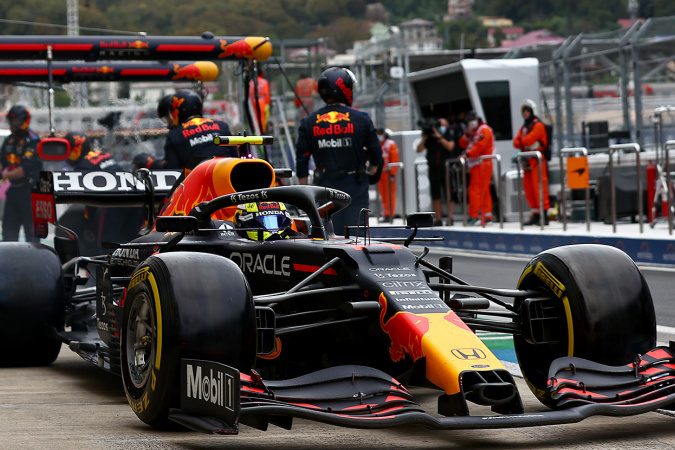 Photo: Sergio Perez Mendoza - Red Bull Racing - Red Bull RB16B - Honda