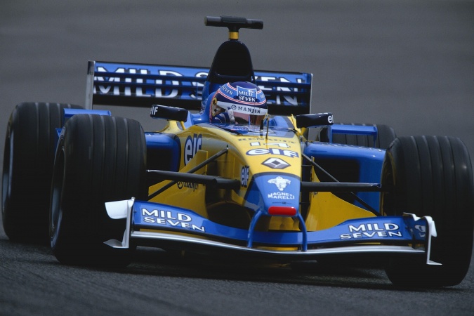 Photo: Jarno Trulli - Renault F1 Team - Renault R202