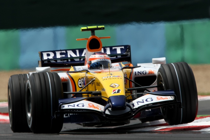 Photo: Heikki Kovalainen - Renault F1 Team - Renault R27