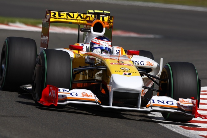 Photo: Romain Grosjean - Renault F1 Team - Renault R29