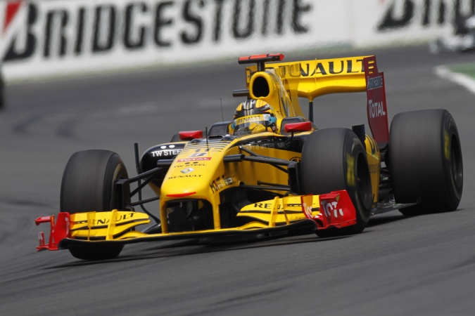 Photo: Robert Kubica - Renault F1 Team - Renault R30