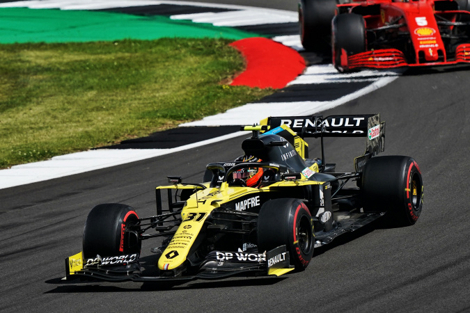 Photo: Esteban Ocon - Renault F1 Team - Renault RS20