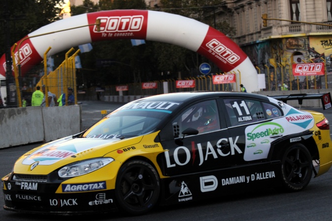 Photo: Mariano Altuna - Ambrogio Racing - Renault Fluence RPE V8