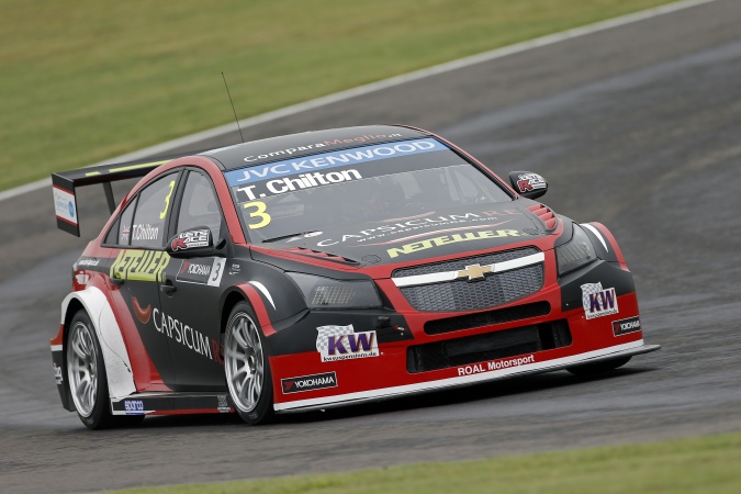 Photo: Tom Chilton - ROAL Motorsport - Chevrolet Cruze RML TC1