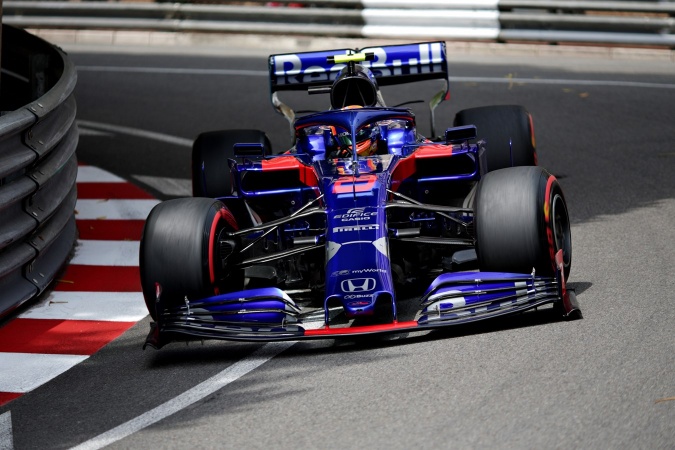 Photo: Alexander Albon - Scuderia Toro Rosso - Toro Rosso STR14 - Honda