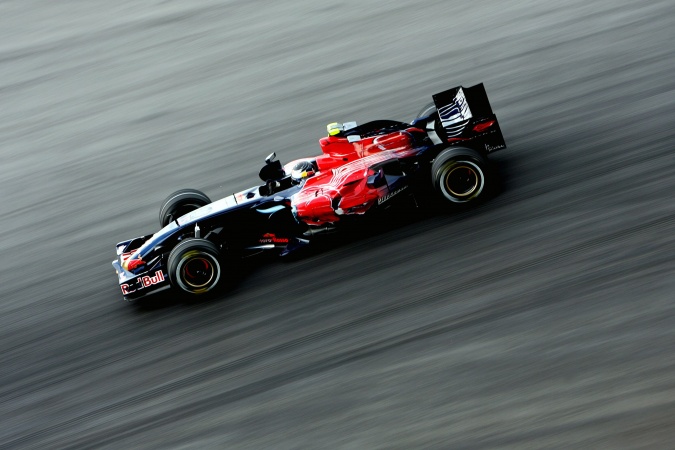 Photo: Sebastian Vettel - Scuderia Toro Rosso - Toro Rosso STR2 - Ferrari