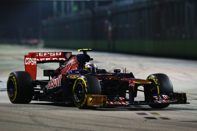 Photo: Jean-Eric Vergne - Scuderia Toro Rosso - Toro Rosso STR7 - Ferrari