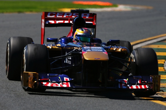 Photo: Jean-Eric Vergne - Scuderia Toro Rosso - Toro Rosso STR8 - Ferrari