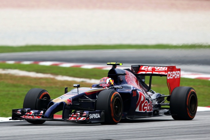 Photo: Daniil Kvyat - Scuderia Toro Rosso - Toro Rosso STR9 - Renault