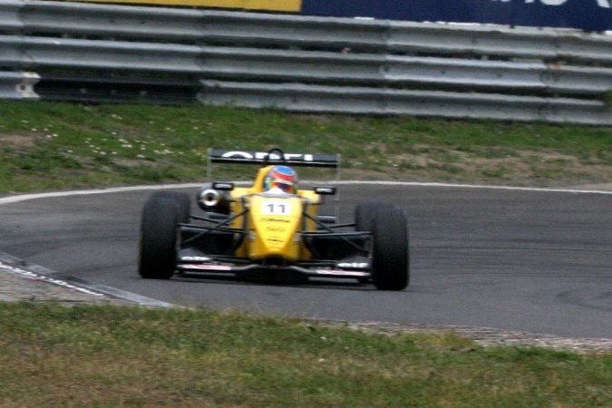 Photo: Loic Duval - Signature - Dallara F302 - Spiess Opel