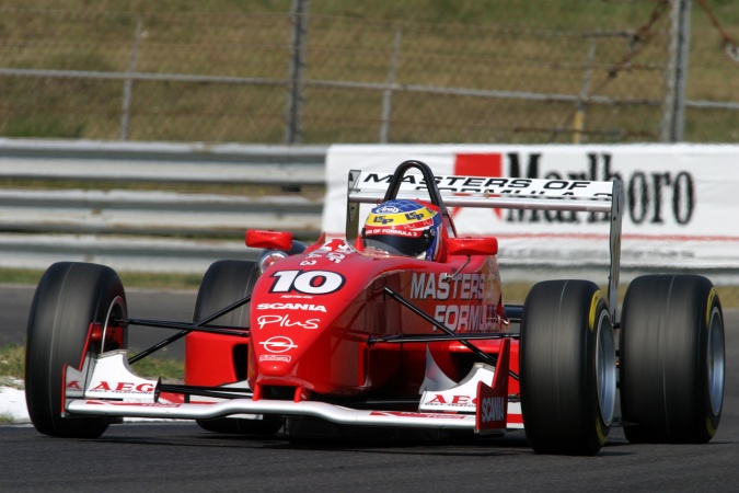 Photo: Nicolas Lapierre - Signature - Dallara F302 - Spiess Opel