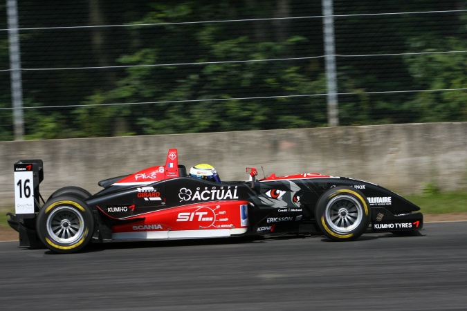 Photo: Yann Clairay - Signature - Dallara F305 - AMG Mercedes