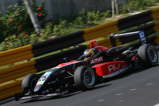 Photo: Esteban Guerrieri - Signature - Dallara F305 - AMG Mercedes