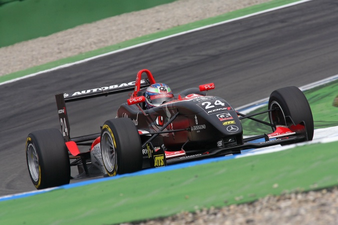 Photo: Edoardo Mortara - Signature - Dallara F305 - AMG Mercedes