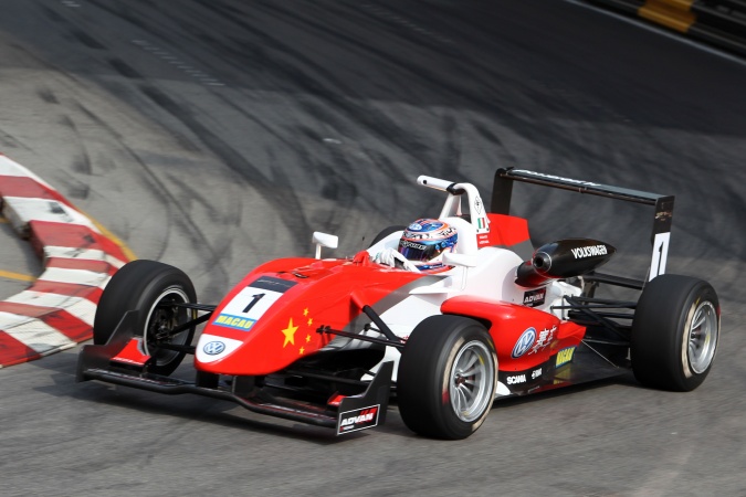 Photo: Edoardo Mortara - Signature - Dallara F308 - Volkswagen