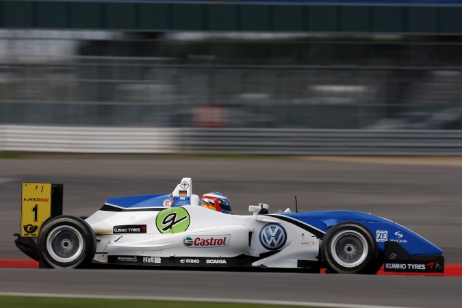 Photo: Marco Wittmann - Signature - Dallara F308 - Volkswagen