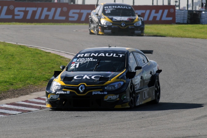 Photo: Humberto Krujoski - Sport Team - Renault Fluence II RPE V8