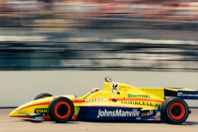 Photo: Robby Gordon - Team Menard - Dallara IR7 - Oldsmobile