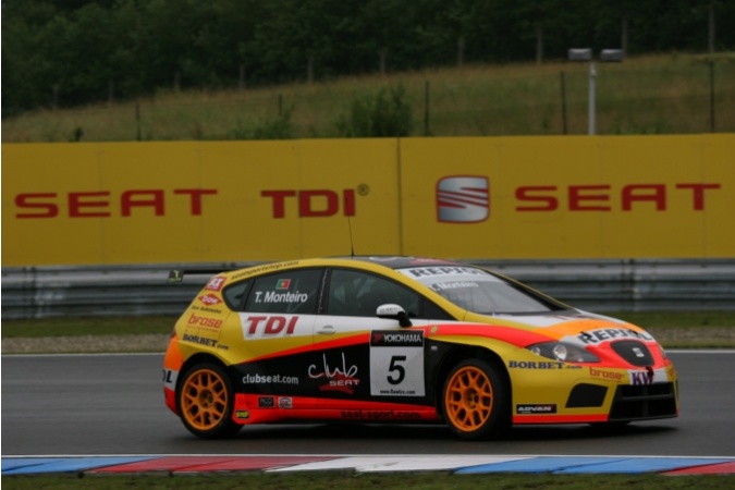 Photo: Tiago Monteiro - Team Oreca - Seat Leon TDI