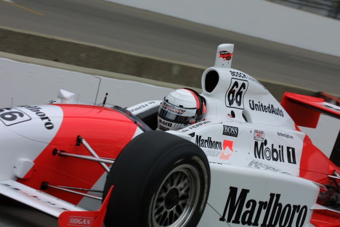 Photo: Gil de Ferran - Team Penske - Dallara IR-01 - Oldsmobile