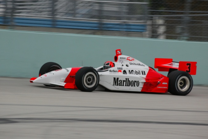 Photo: Helio Castroneves - Team Penske - Dallara IR-02 - Chevrolet